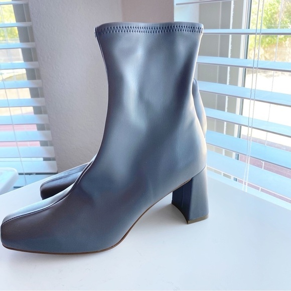 STEVE MADDEN Harli Gray Faux Leather Block Heel Ankle Boots NEW 90’s - Picture 5 of 9